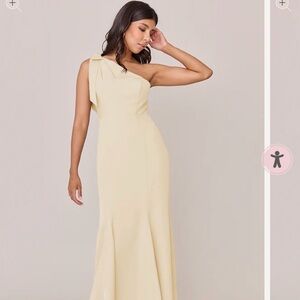 Elegant soft yellow Evening Gown